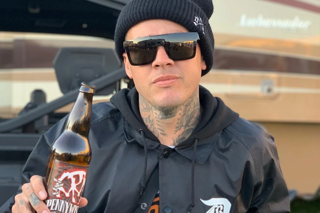 Quatro Sunglasses: BLACK/BLACK 6 Quatro Sunglasses: BLACK/BLACK - Image 6